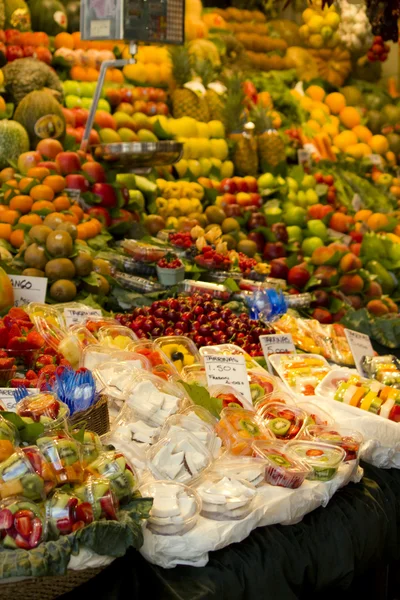 Fresh fruit in the market — Stock Photo, Image