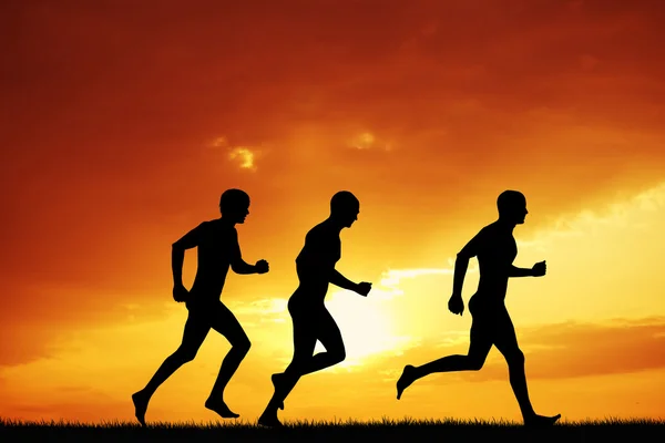 Hombres corriendo al atardecer — Foto de Stock