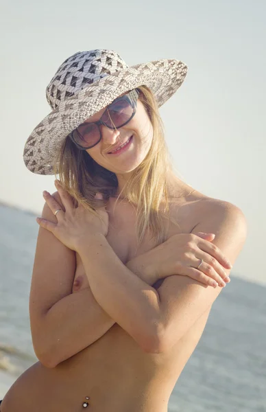 Ragazza sexy sulla spiaggia — Foto Stock