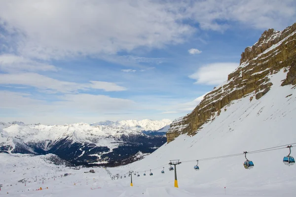 Wyciągów narciarskich w madonna di campiglio — Zdjęcie stockowe
