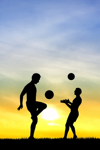 Мужчины играют в футбол — стоковое фото