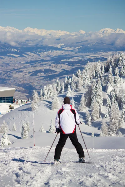 Sciatore in montagna — Foto Stock