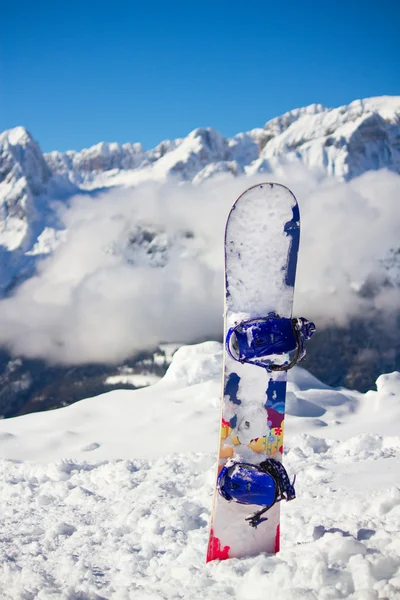 Snowboard na neve — Fotografia de Stock