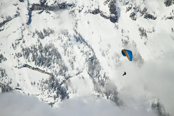 Paraglider op Dolomieten — Stockfoto