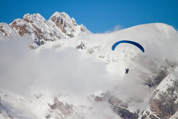 Paraglider on Dolomites — Stock Photo, Image