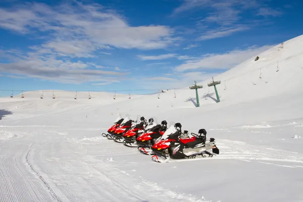 Sneeuwscooter verhuur — Stockfoto