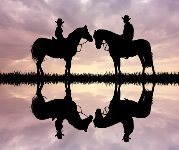 Casal em cavalos — Fotografia de Stock