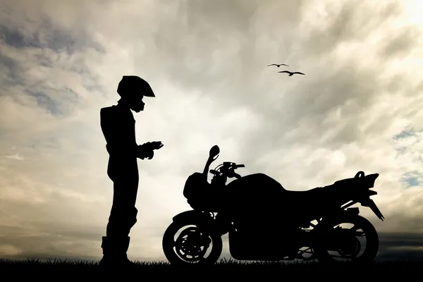 Gün batımında motosikletçi — Stok fotoğraf
