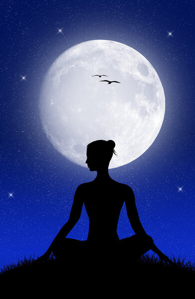 Поза йоги в лунном свете
