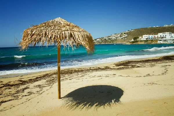 Ombrellone in spiaggia — Foto Stock