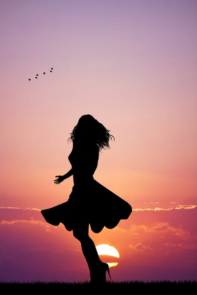 Mujer con falda soplando en el viento — Foto de Stock