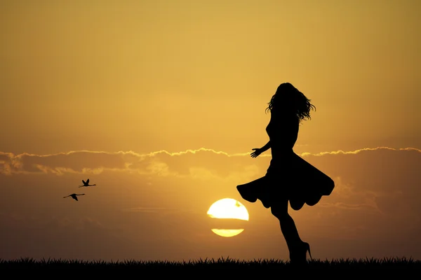 Vrouw met rok waait in de wind — Stockfoto