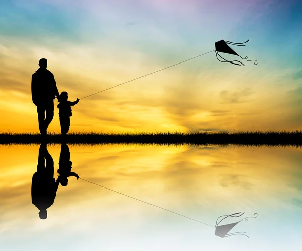 Père et fils avec cerf-volant Photos De Stock Libres De Droits