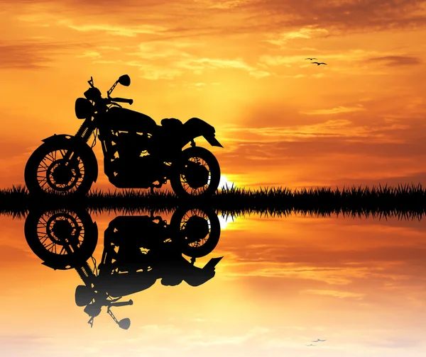 Μοτοσικλέτα στο ηλιοβασίλεμα — Φωτογραφία Αρχείου
