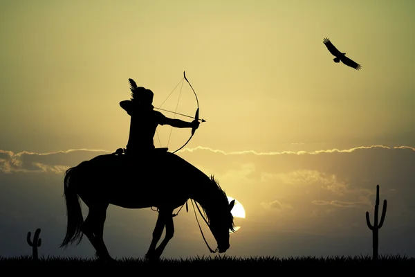 Indiano uomo silhouette al tramonto — Foto Stock