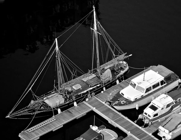 Лодки на отдыхе — стоковое фото