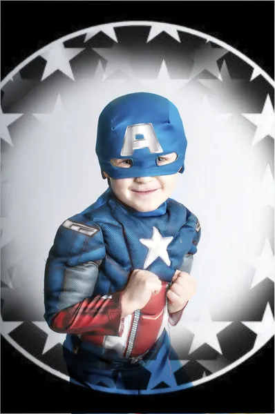 Молодой супергерой — стоковое фото