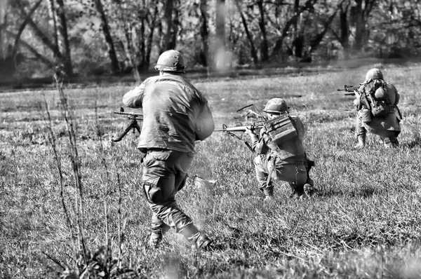 Soldados americanos em combate — Fotografia de Stock