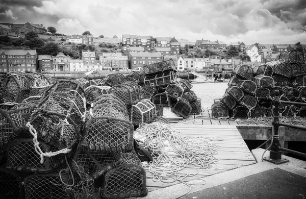 Kreeftenbakken Een Engelse Havenmuur Zwart Wit — Stockfoto