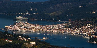 Poros