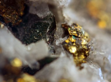külçe, altın, bronz, bakır, demir. Makro. aşırı closeup