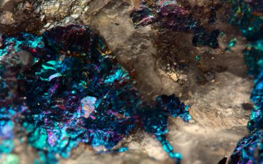 Crystal, külçe, altın, bronz, bakır, demir. Makro. aşırı yakın