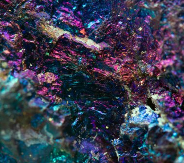Crystal, külçe, altın, bronz, bakır, demir. Makro. aşırı yakın