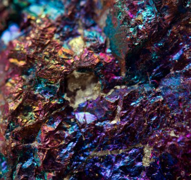 Crystal, külçe, altın, bronz, bakır, demir. Makro. aşırı yakın