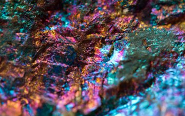 Crystal, külçe, altın, bronz, bakır, demir. Makro. aşırı yakın