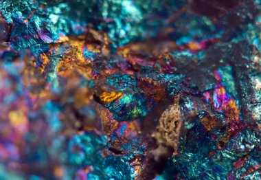 Crystal, külçe, altın, bronz, bakır, demir. Makro. aşırı yakın