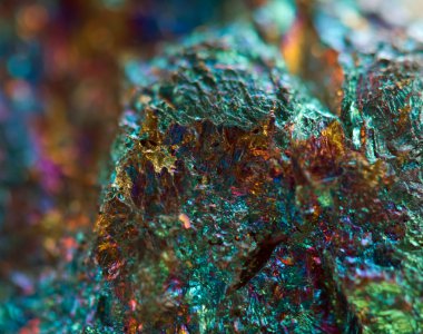 Crystal, külçe, altın, bronz, bakır, demir. Makro. aşırı yakın