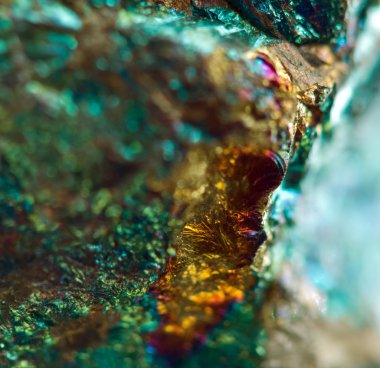 Crystal, külçe, altın, bronz, bakır, demir. Makro. aşırı yakın