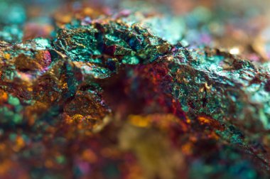 Crystal, külçe, altın, bronz, bakır, demir. Makro. aşırı yakın