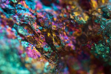 Crystal, külçe, altın, bronz, bakır, demir. Makro. aşırı yakın