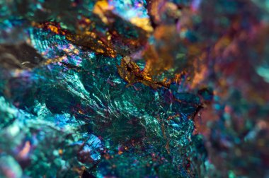 Crystal, külçe, altın, bronz, bakır, demir. Makro. aşırı yakın