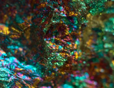 Crystal, külçe, altın, bronz, bakır, demir. Makro. aşırı yakın