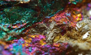 Crystal, külçe, altın, bronz, bakır, demir. Makro. aşırı yakın