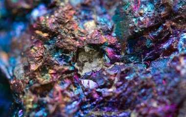 Crystal, külçe, altın, bronz, bakır, demir. Makro. aşırı yakın