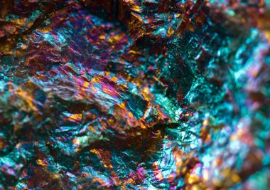 Crystal, külçe, altın, bronz, bakır, demir. Makro. aşırı yakın