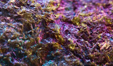 Crystal, külçe, altın, bronz, bakır, demir. Makro. aşırı yakın