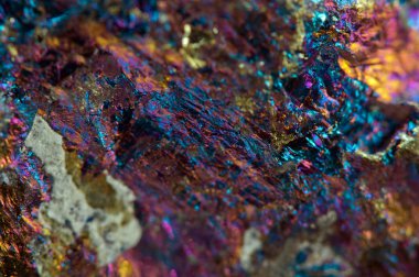 Crystal, külçe, altın, bronz, bakır, demir. Makro. aşırı yakın