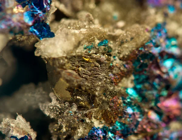 Crystal,nugget, gold, bronze, copper, iron. Macro. Extreme close — Stock Photo, Image