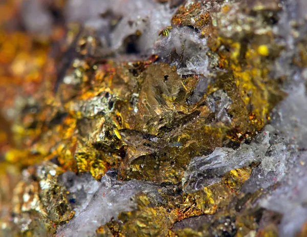Crystal,nugget, gold, bronze, copper, iron. Macro. Extreme close — Stock Photo, Image