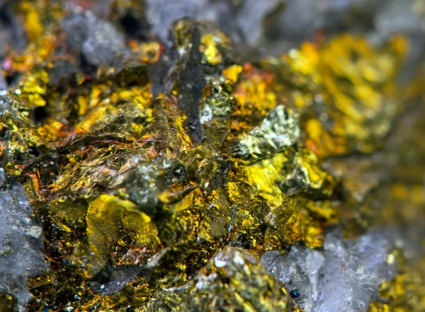 Crystal, nugget, goud, brons, koper, ijzer. macro. extreme sluiten — Stockfoto