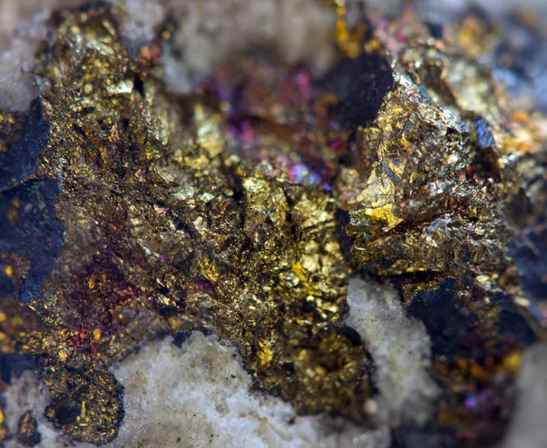 Crystal,nugget, gold, bronze, copper, iron. Macro. Extreme close — Stock Photo, Image