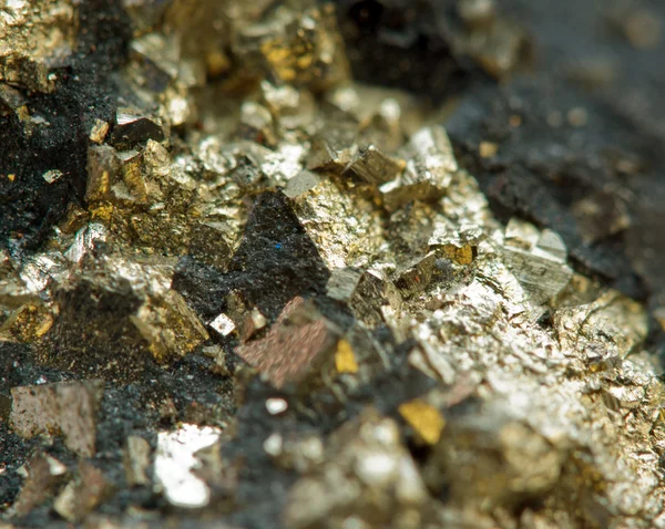 Crystal,nugget, gold, bronze, copper, iron. Macro. Extreme close — Stock Photo, Image