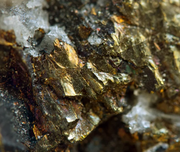 Crystal,nugget, gold, bronze, copper, iron. Macro. Extreme close — Stock Photo, Image