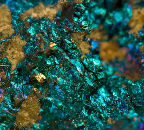 水晶、ナゲット、金、青銅、銅、鉄。マクロ。近くに極端な — ストック写真