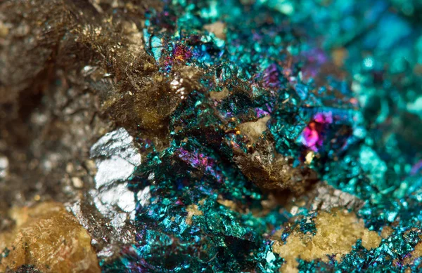 Kristall, Nugget, Gold, Bronze, Kupfer, Eisen. Makro — Stockfoto