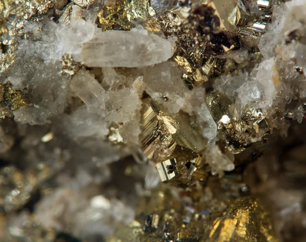 Crystal,nugget, gold, bronze, copper, iron. Macro. — Stock Photo, Image